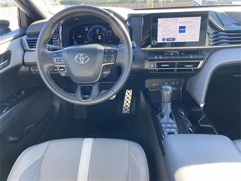 Used 2025 Toyota Camry SE image 10