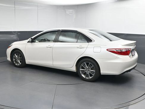 Used 2017 Toyota Camry SE image 6
