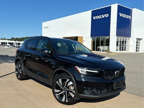 Used 2023 Volvo XC40 B5 Plus w/ Protection Package Premier AWD/4WD image 3