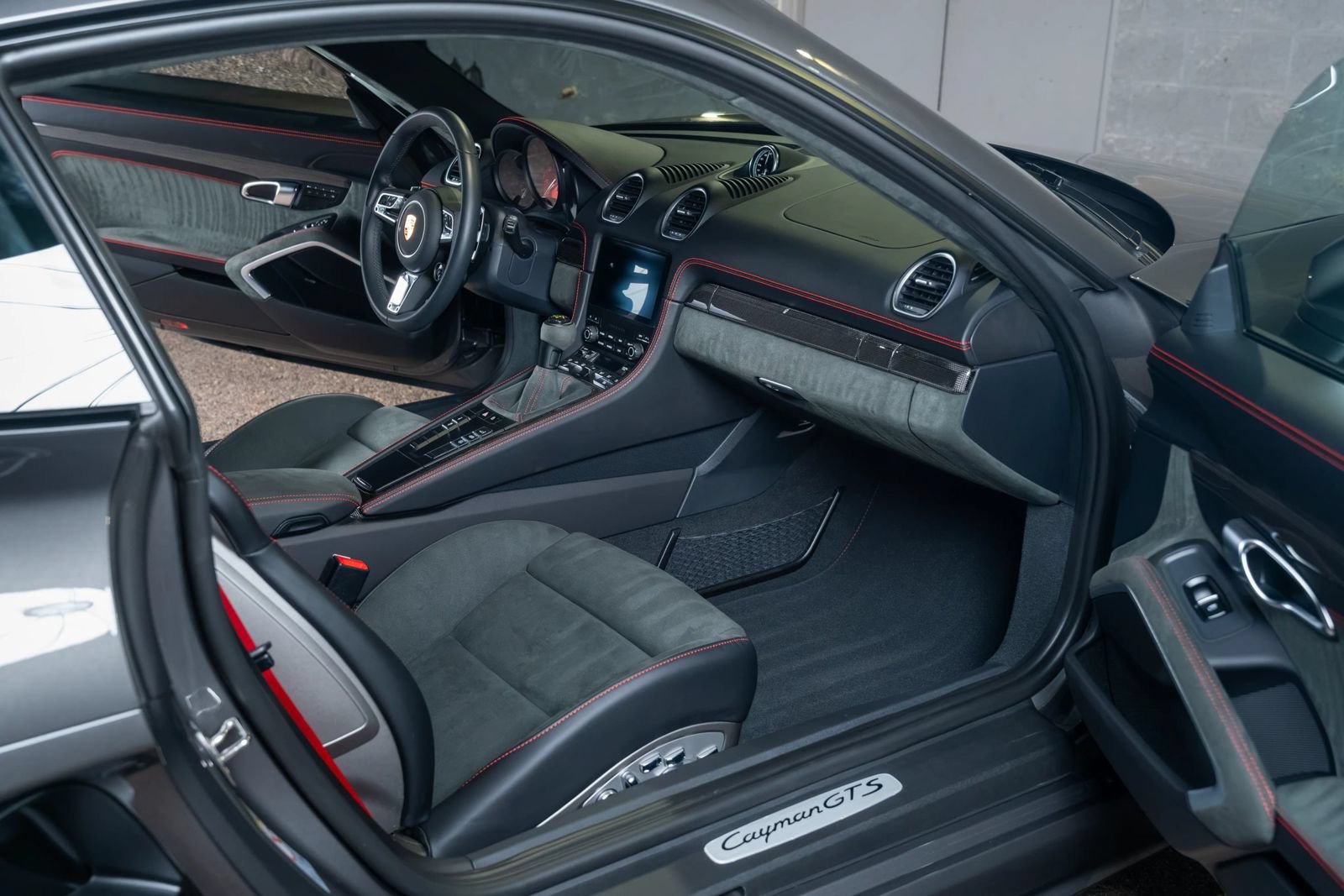 Used 2024 Porsche 718 Cayman GTS RWD image 89
