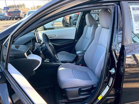 Used 2023 Toyota Corolla SE w/ SE Premium Package image 9