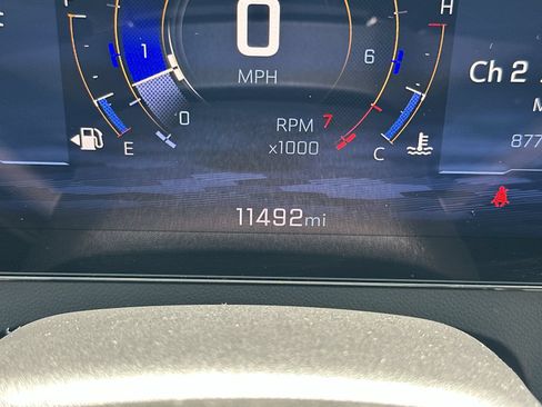 Used 2025 Chevrolet Traverse LT FWD image 24
