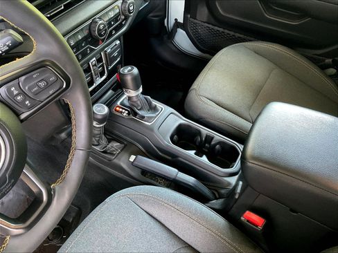 Used 2024 Jeep Wrangler Unlimited Sport AWD/4WD image 18