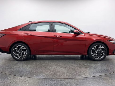 Used 2025 Hyundai Elantra SEL FWD image 11