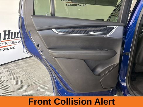 Used 2025 Cadillac XT6 Premium Luxury FWD image 24