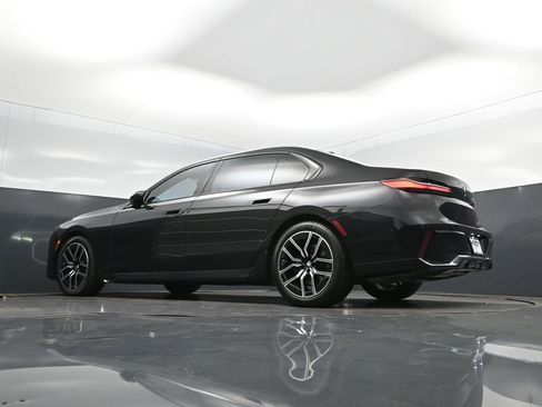 Used 2023 BMW 740i image 41