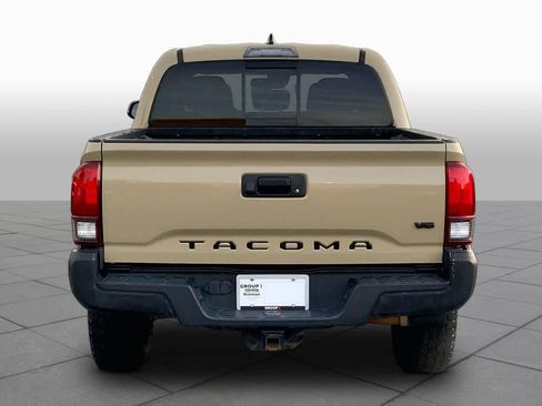 Used 2018 Toyota Tacoma TRD Off-Road AWD/4WD image 5