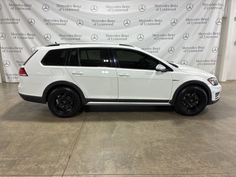 Used 2019 Volkswagen Golf Alltrack SEL AWD/4WD image 3