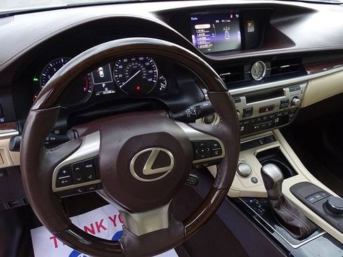 Used 2018 Lexus ES 350 w/ Premier Package FWD image 28