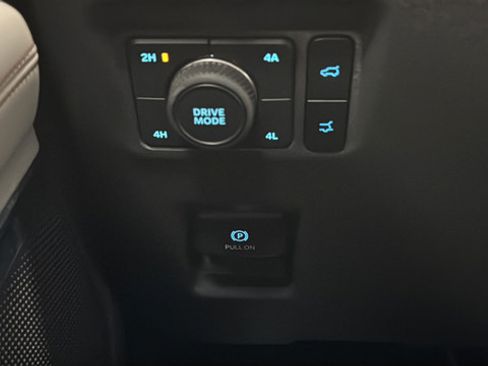 Used 2025 Ford Expedition Max Active AWD/4WD image 33