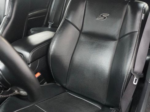Used 2017 Chrysler 300 S w/ Safetytec Plus Group RWD image 4