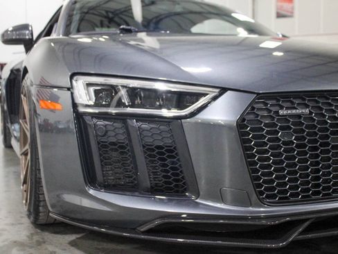 Used 2017 Audi R8 V10 w/ Carbon Exterior Package image 30
