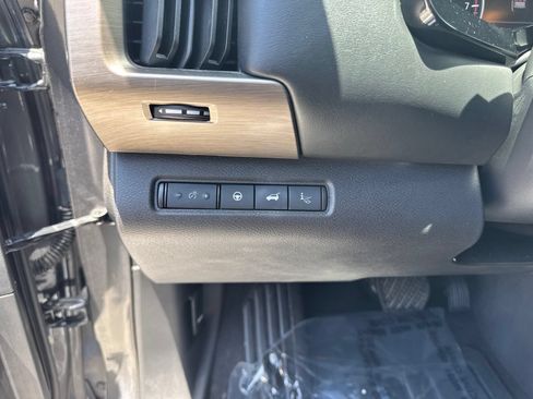 Certified 2023 Nissan Pathfinder Platinum w/ Black Appearance Package FWD image 22