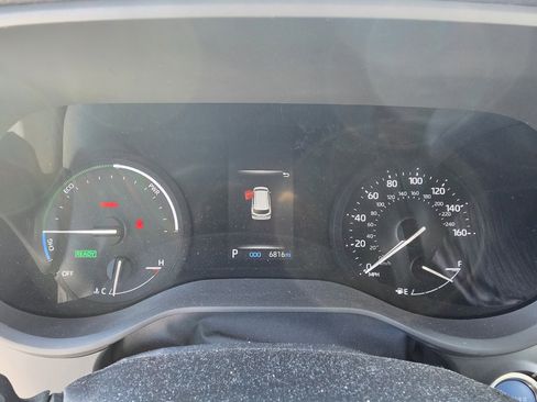 Used 2024 Toyota Sienna XLE image 16