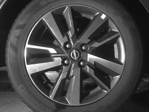 Used 2025 Nissan Versa SV image 15