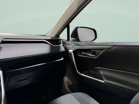 Used 2021 Toyota RAV4 XLE w/ Convenience Package image 13