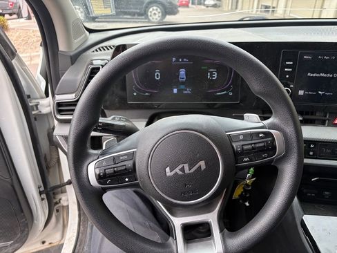 Used 2023 Kia Sportage LX image 16
