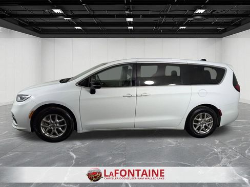 Certified 2024 Chrysler Pacifica Touring-L image 2