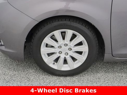 Used 2015 Toyota Sienna Limited Premium image 11