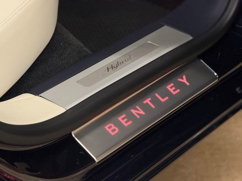 Used 2022 Bentley Flying Spur Plug-In Hybrid image 41