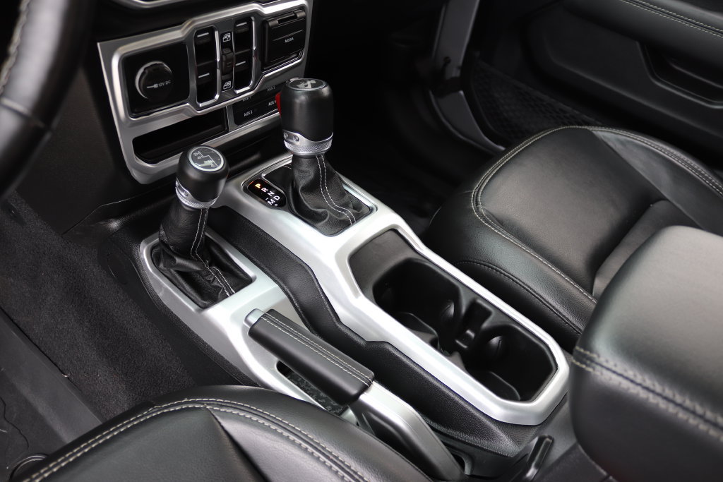 Used 2021 Jeep Wrangler Unlimited Sahara w/ Uconnect 4C Nav & Sound Group AWD/4WD image 5