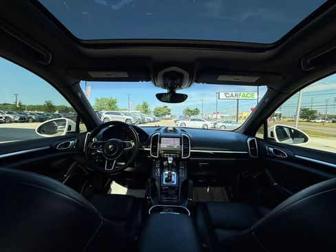 Used 2018 Porsche Cayenne Platinum Edition AWD/4WD image 24