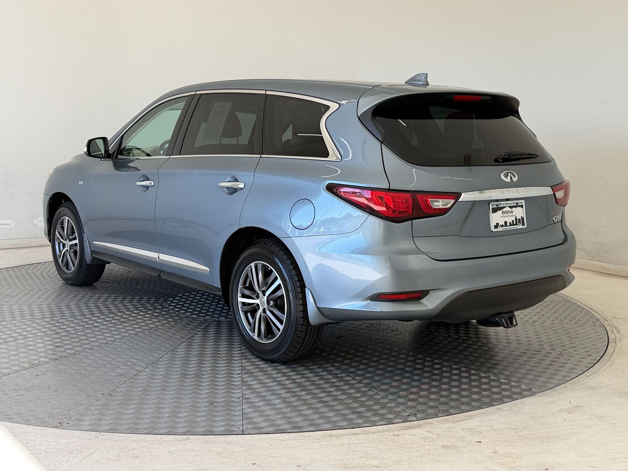 Used 2017 INFINITI QX60 Luxe AWD/4WD image 3