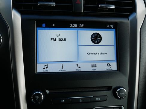 Used 2018 Ford Fusion SE w/ Fusion SE Technology Package image 22