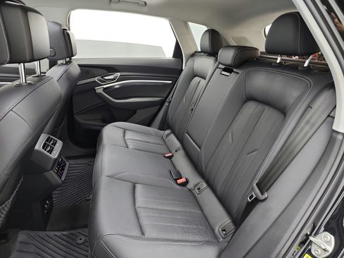 Used 2024 Audi Q8 e-tron Premium Plus w/ Premium Plus Package AWD/4WD image 15
