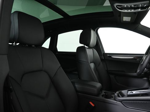 Used 2026 Porsche Macan AWD/4WD image 37