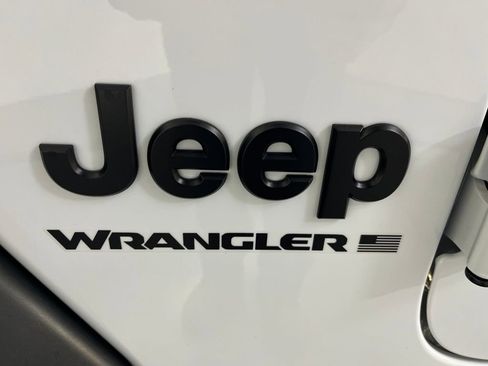 Used 2025 Jeep Wrangler Willys image 38