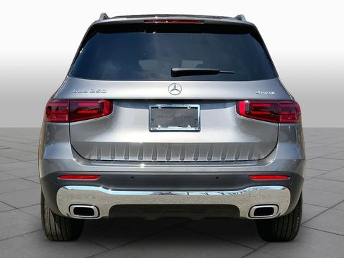 New 2026 Mercedes-Benz GLB 250 4MATIC image 4