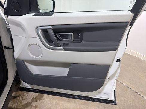 Used 2018 Land Rover Discovery Sport HSE image 23