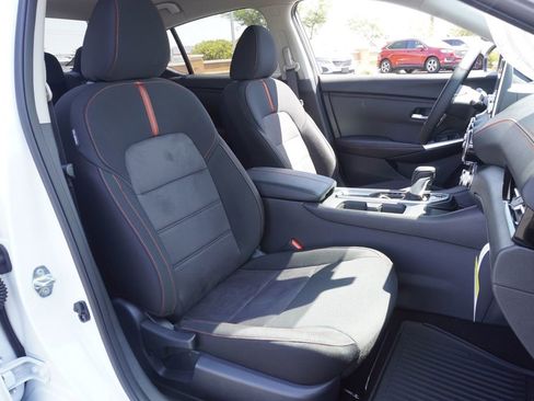 Used 2025 Nissan Sentra SR w/ Trunk Package image 12