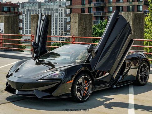 Used 2019 McLaren 570S Spider image 25