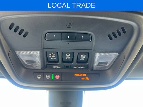Used 2023 Chevrolet Traverse Premier AWD/4WD image 37
