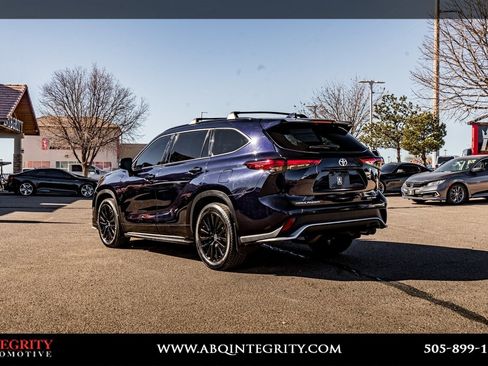 Used 2023 Toyota Highlander XSE image 5