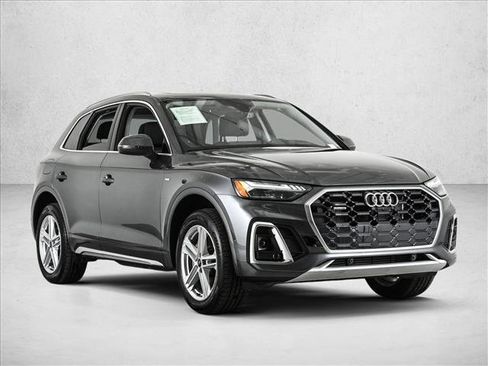 Certified 2024 Audi Q5 e Prestige image 3