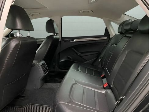 Used 2018 Volkswagen Passat 2.0T SE FWD image 11