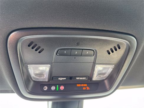Used 2023 Chevrolet Traverse Premier FWD image 30