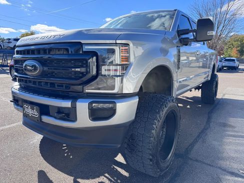 Used 2022 Ford F250 Lariat w/ Black Appearance Package image 4