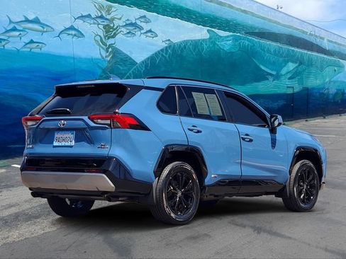 Used 2022 Toyota RAV4 SE w/ SE Grade Weather Package AWD/4WD image 4