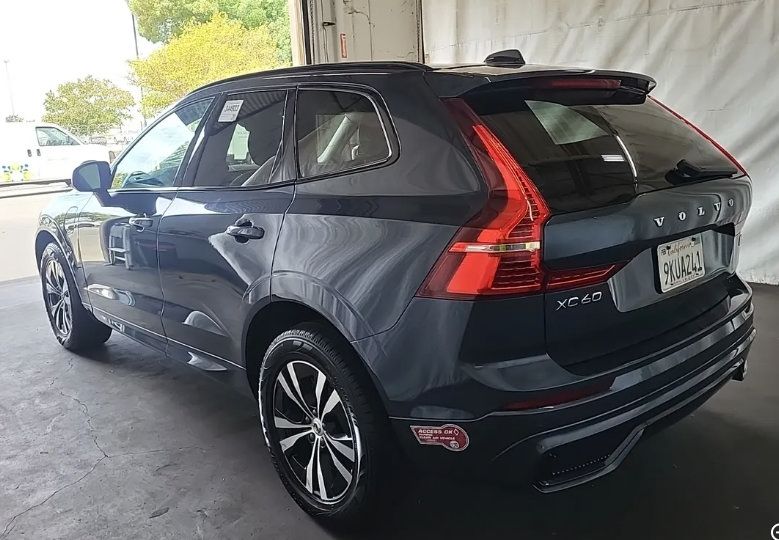 Used 2024 Volvo XC60 T8 Core AWD/4WD image 2