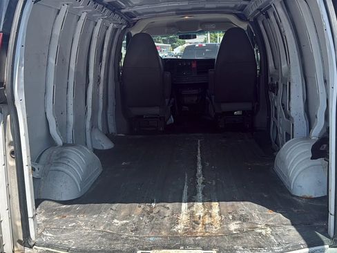 Used 2014 Chevrolet Express 1500 RWD image 10