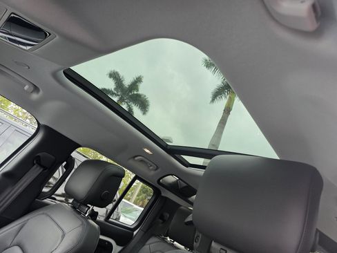 New 2026 Land Rover Defender 110 X-Dynamic SE image 13