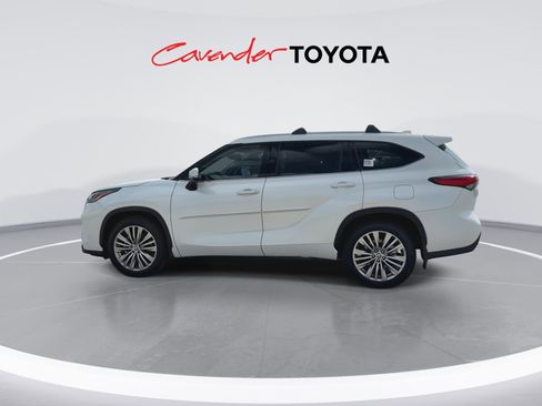Used 2022 Toyota Highlander Platinum image 5