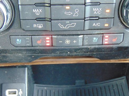 Used 2020 Ford F150 Lariat image 30