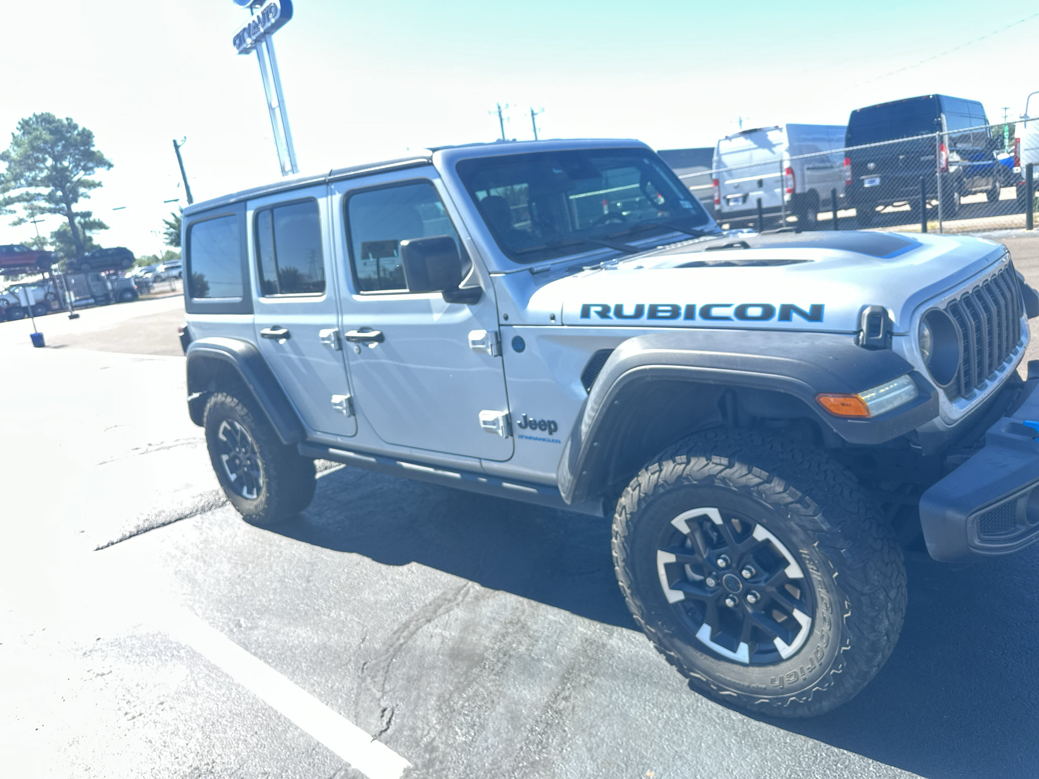 Used 2024 Jeep Wrangler Unlimited Rubicon 4xe w/ Convenience Group AWD/4WD image 3