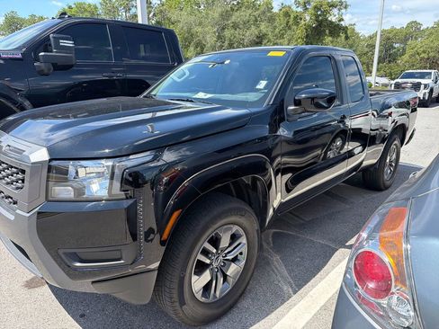 Used 2025 Nissan Frontier SV RWD image 8