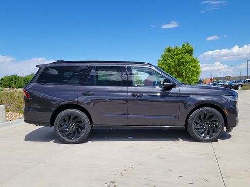 New 2026 Lincoln Navigator Reserve w/ Jet Appearance Package AWD/4WD image 2